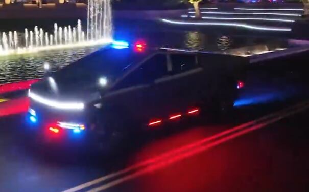 El modelo CyberTruck de Tesla fue comprado por la policía de Irvine, en California.