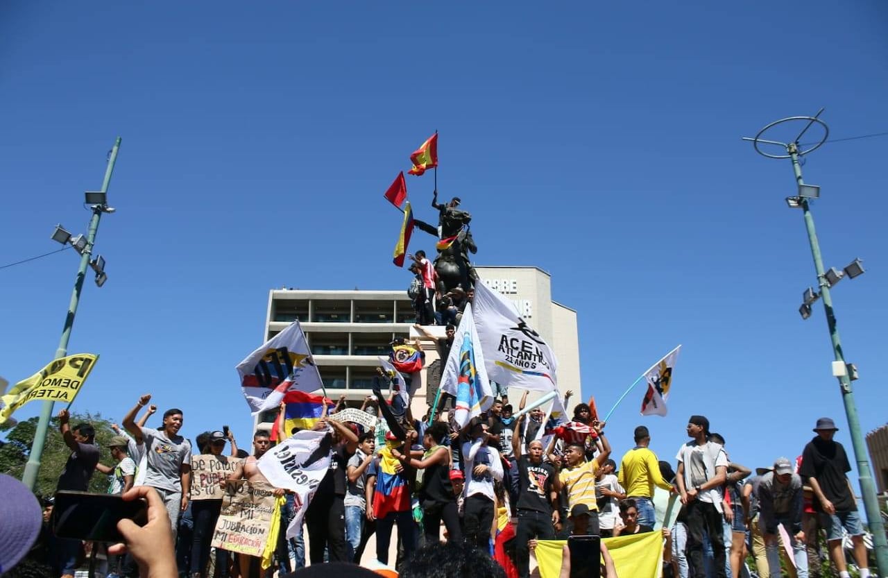 Desde muy temprano, la gente salió masivamente en Barranquilla. Foto: Guillermo González / SEMANA.