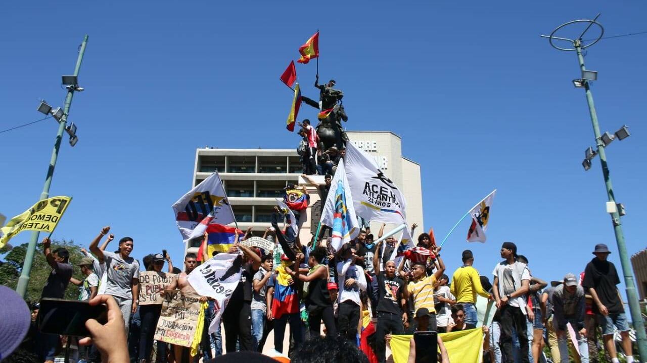 Desde muy temprano, la gente salió masivamente en Barranquilla. Foto: Guillermo González / SEMANA.