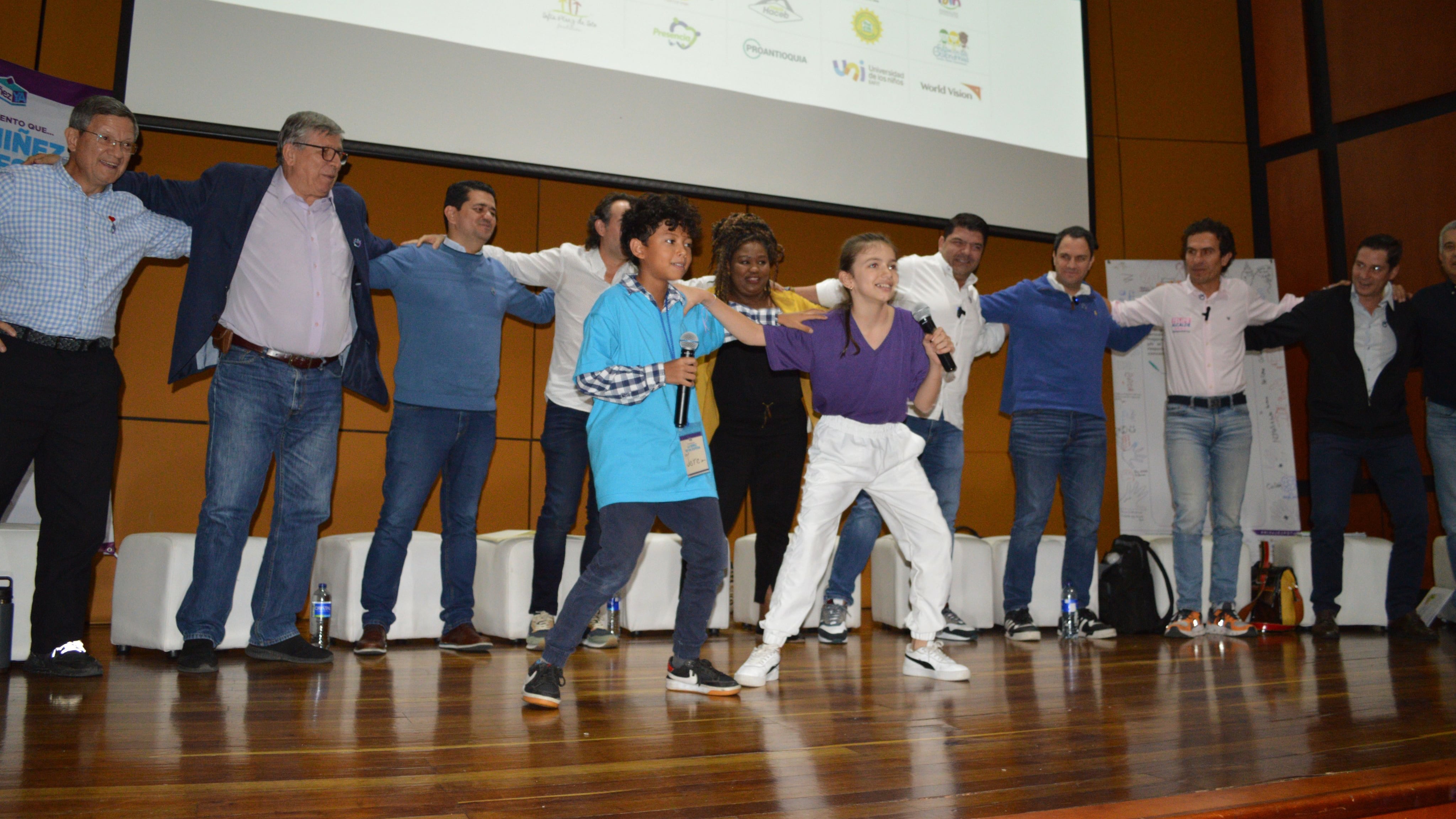 Candidatos en Antioquia y Medellín se comprometieron con la niñez.