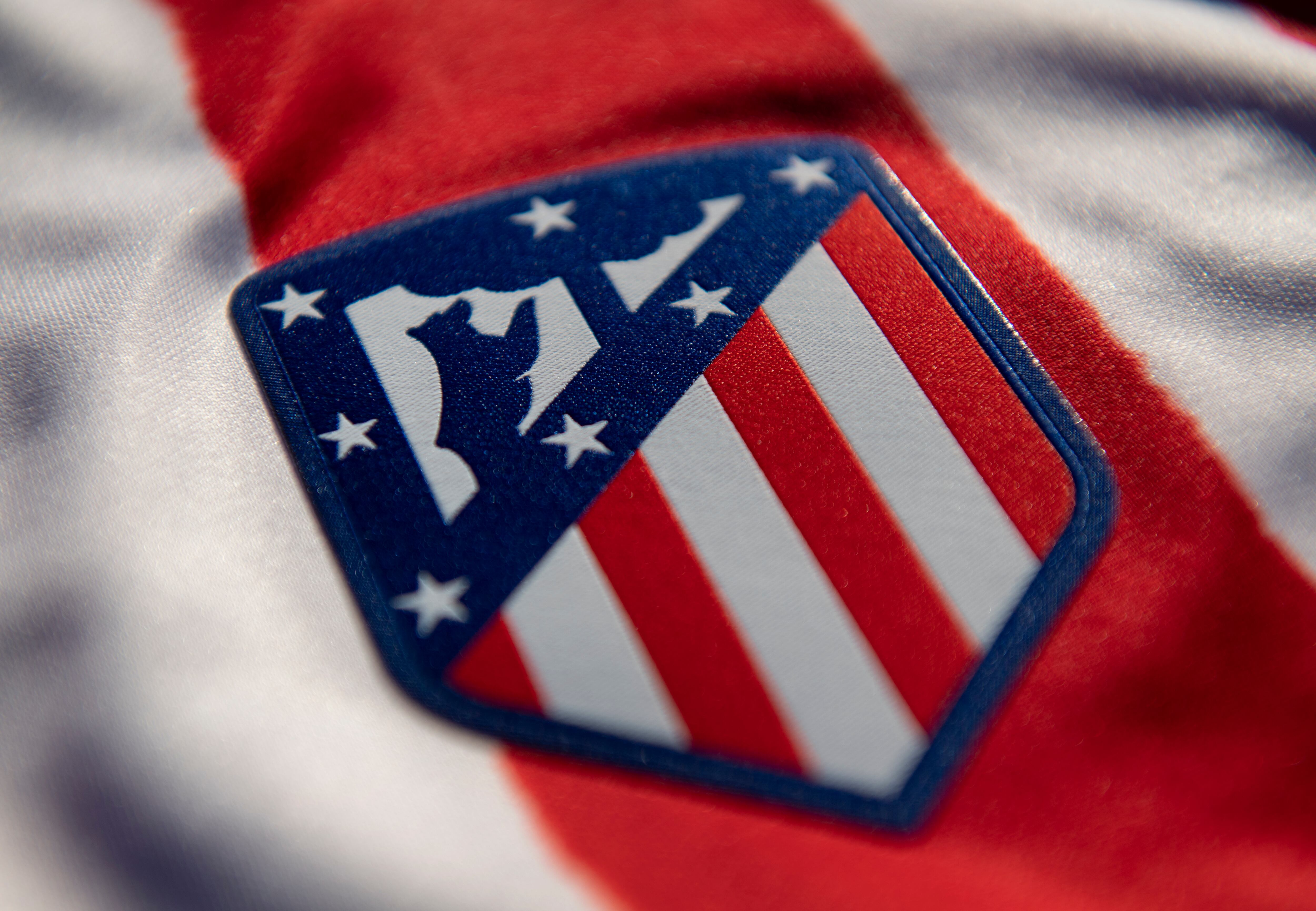 MANCHESTER, ENGLAND - JANUARY 12: The Atlético Madrid club crest on the first team home shirt on January 12, 2021 in Manchester, United Kingdom. (Photo by Visionhaus)