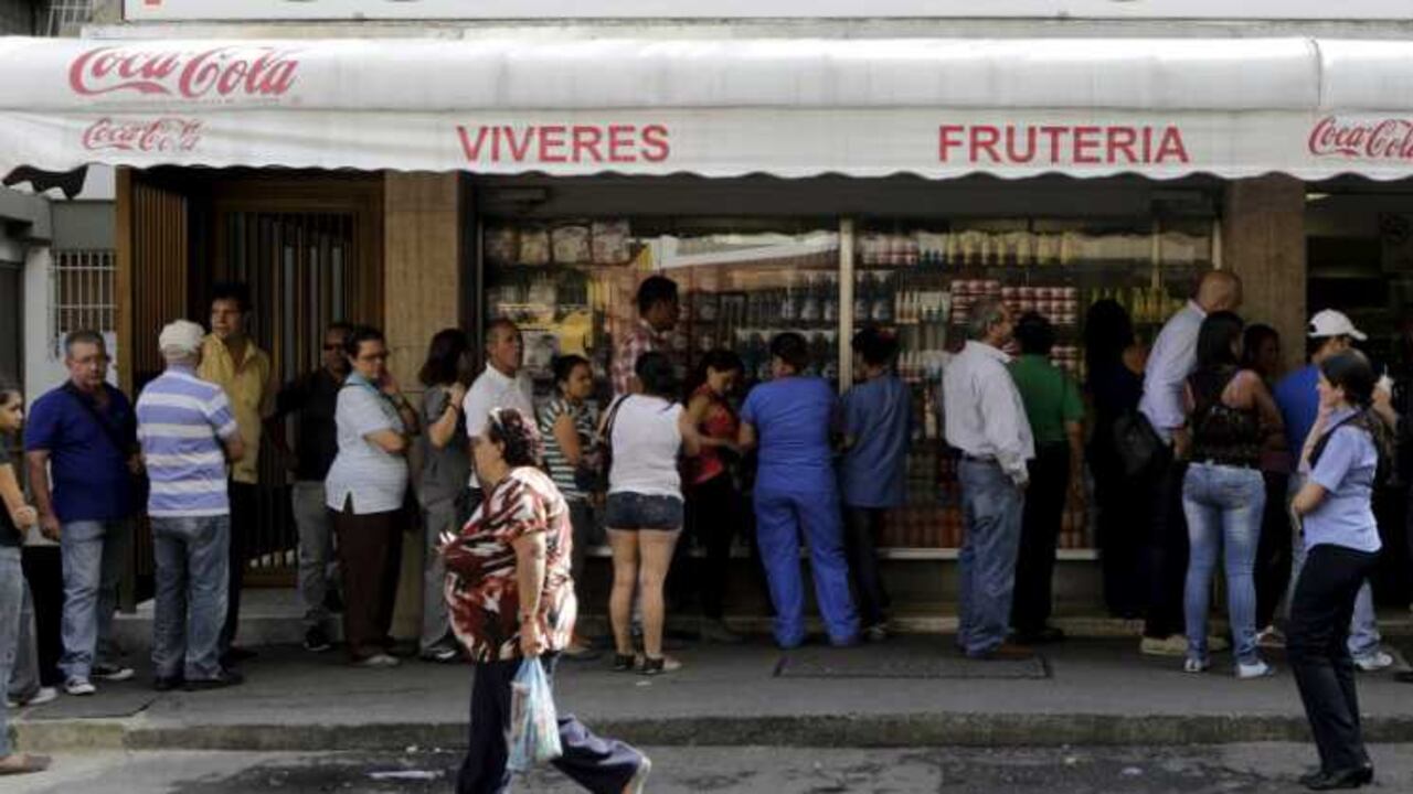 El banco atribuyó el resultado a una "guerra económica" y a la caída de los precios del petróleo.