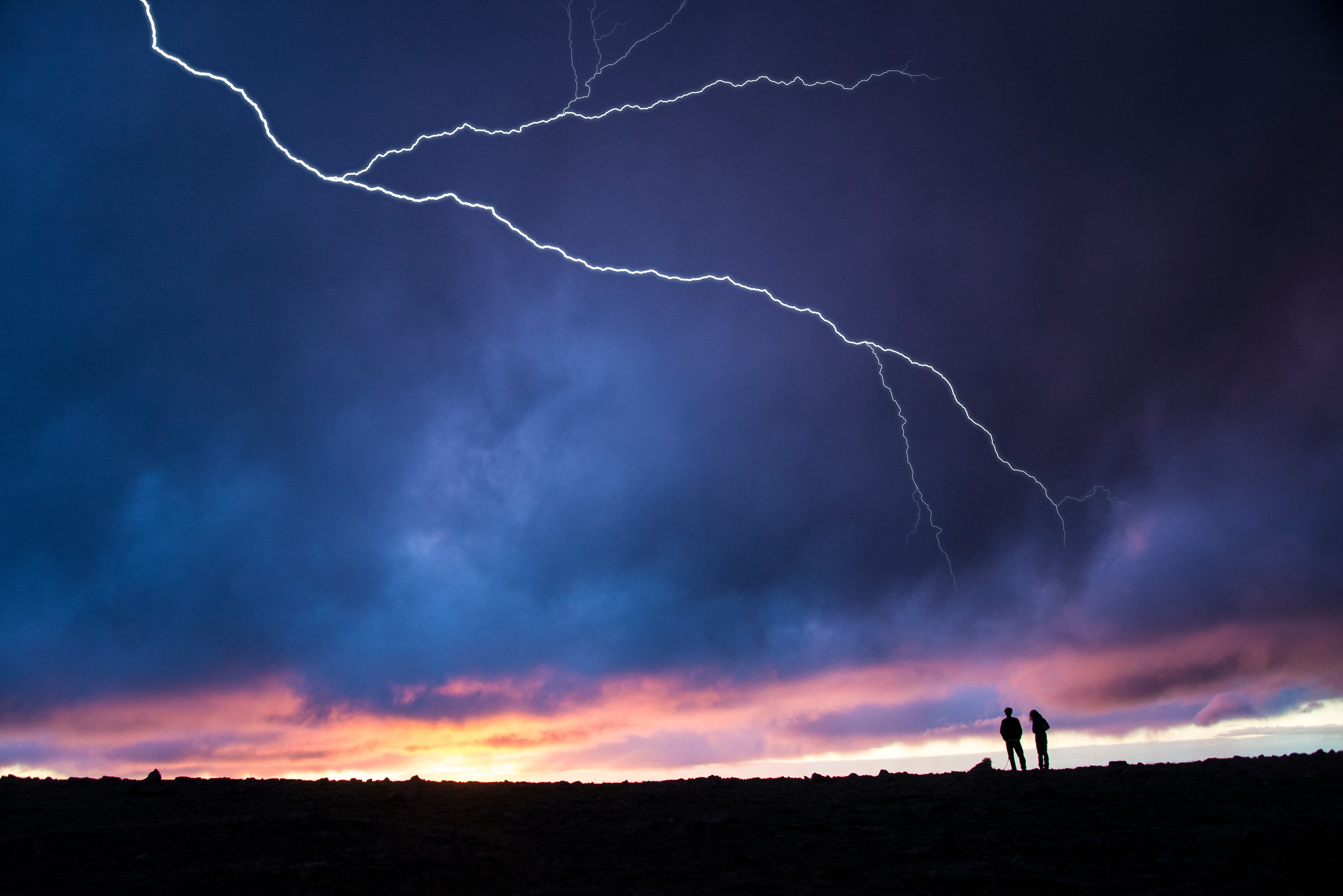 El rayo impactó en la cabeza al hombre de 49 años y acabó con su vida en el lugar.