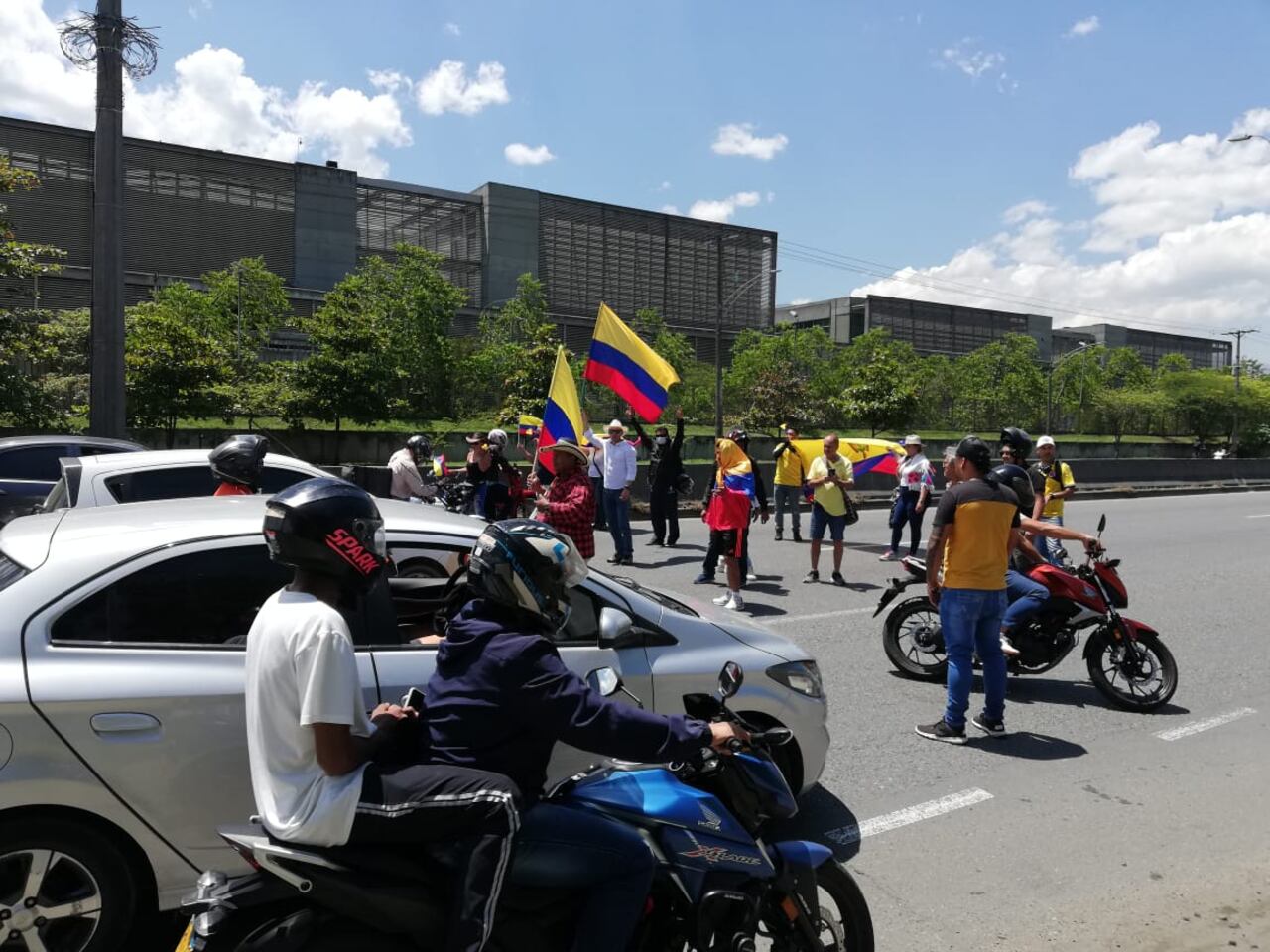Bloqueo en Medellín, sobre la autopista norte, en las inmediaciones de Punto Cero.
