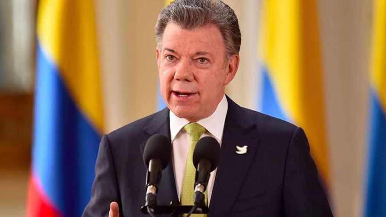 El presidente Juan Manuel Santos exigió al ELN dejar el secuestro y los atentados para sentarse a negociar en Ecuador