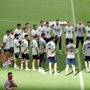 (FILES) In this file photo taken on June 03, 2021 Spain's players gather during a training session at the Ciudad del Futbol in Las Rozas de Madrid on June 3, 2021 on the eve of the international friendly football match between Spain and Portugal, in preperation for the UEFA European Championships. Spain's Euro 2020 squad is to be vaccinated against Covid-19 just days before the start of the tournament, the health ministry said on June 9, 2021 after two players tested positive.
JAVIER SORIANO / AFP