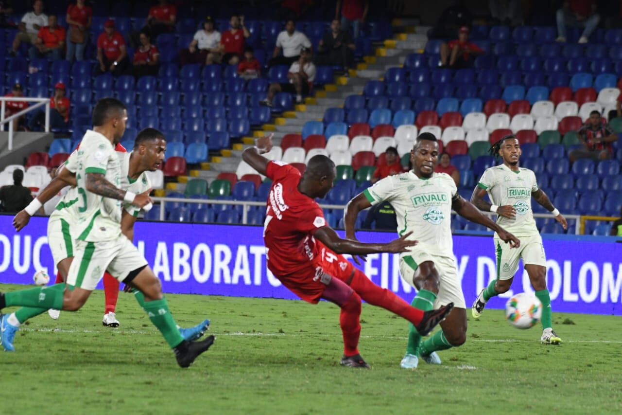 Bucaramanga se defendió bien y rescató un punto en su visita al América.