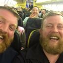 Neil Douglas y Robert Stirling se cruzaron, por error en un avión que viajaba de Escocia a Irlanda.