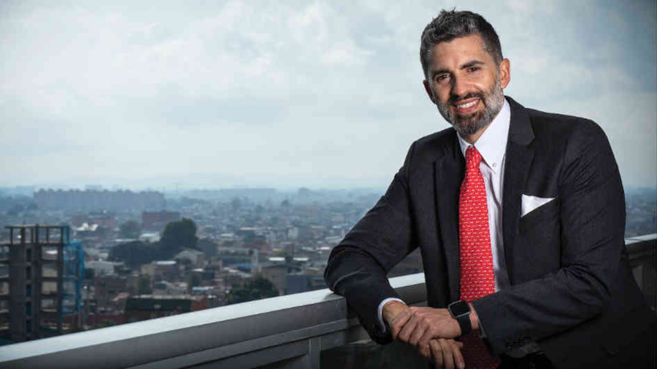 Villamil señala que la fruta que más venden en Colombia es es la manzana, en particular la que se conoce como gala, seguida de la verde y luego la roja