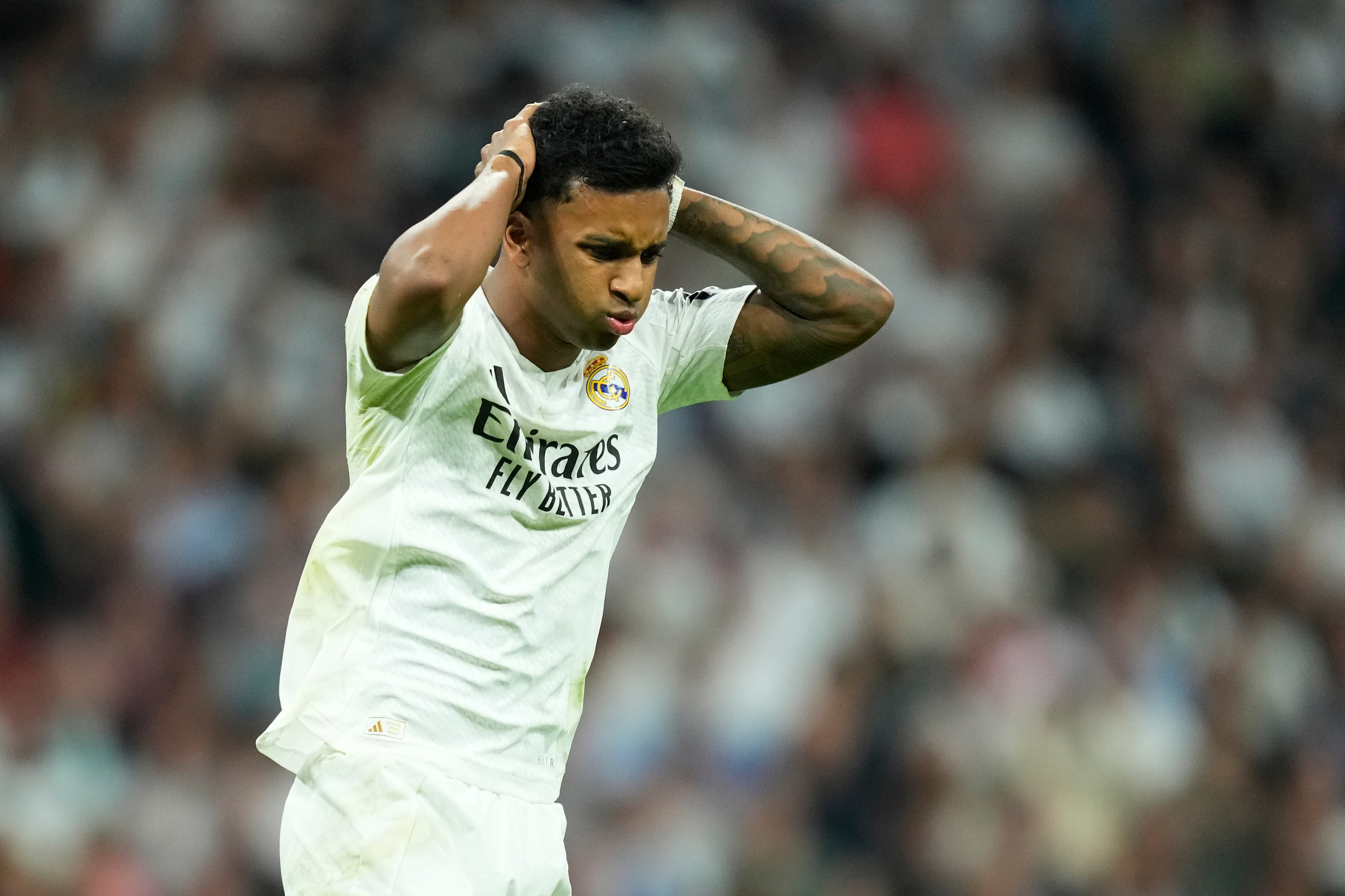 Rodrygo Goes extremo derecho del Real Madrid y Brasil lamentan una ocasión fallada el partido de la UEFA Champions League 2024/25 Liga Fase MD3 entre el Real Madrid C.F. y el Borussia Dortmund en el Estadio Santiago Bernabeu el 22 de octubre de 2024 en Madrid, España.