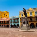 Centro histórico de Cartagena Colombia: esta zona es conocida por sus coloridos edificios y la arquitectura colonial española.