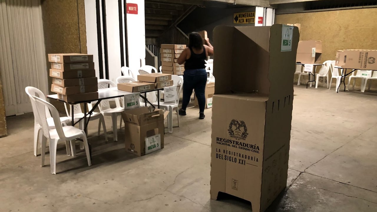 Coliseo El Pueblo, ubicado en la calle 5 con carrera 52, es uno de los puestos de votación más grandes que tiene la ciudad de Cali.