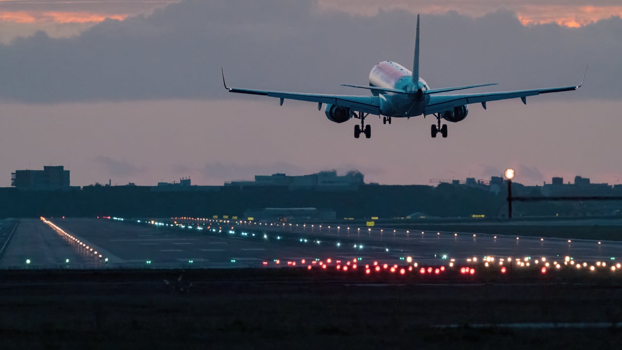 Aerolíneas de Estados Unidos reforzaron vuelos y capacidad hacia el Caribe oriental tras la reapertura del espacio aéreo, luego de las interrupciones provocadas por la crisis en Venezuela.