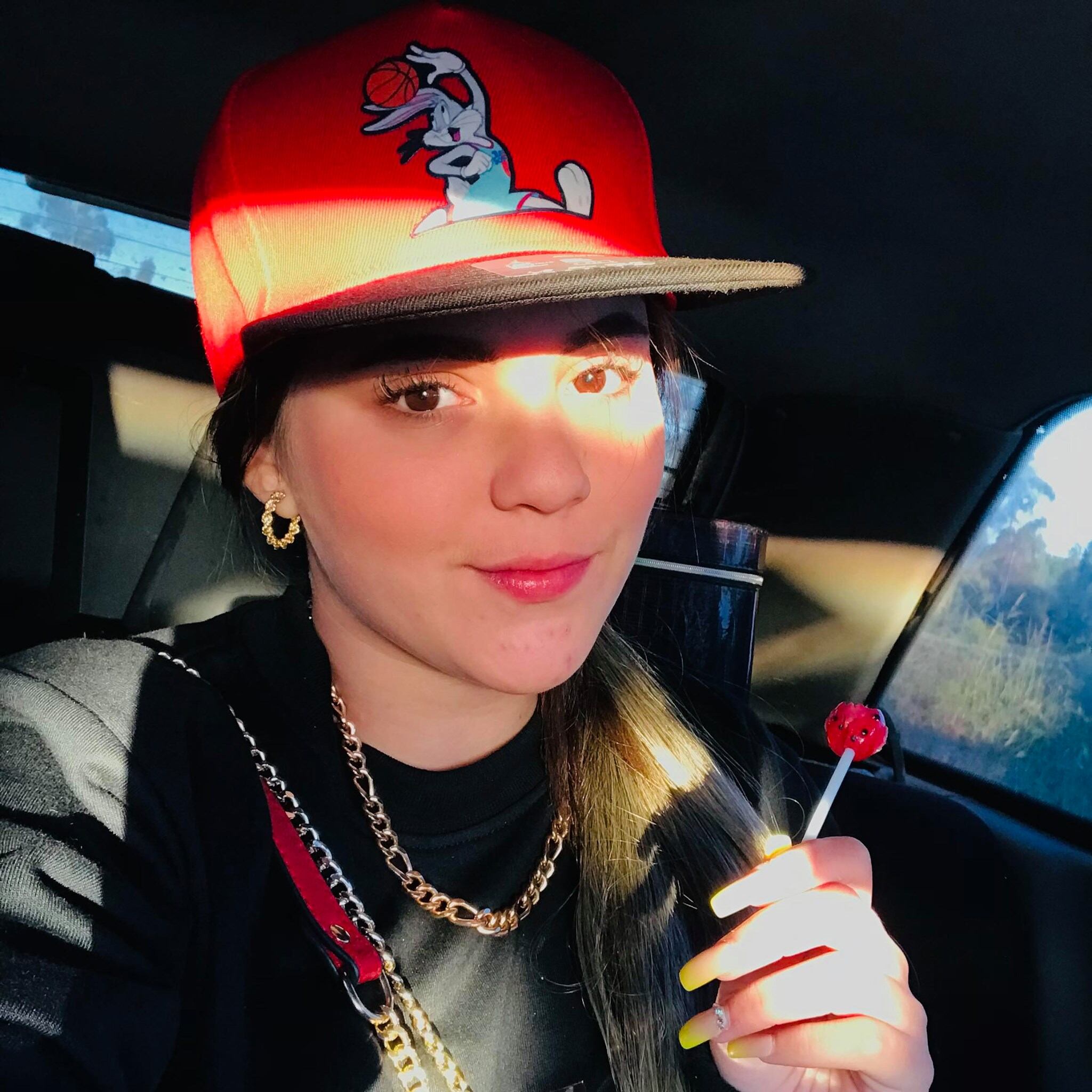 La mujer llevaba una vida de lujos que presumía a través de redes sociales.