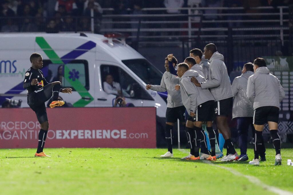 Celebración de Henry Mosquera