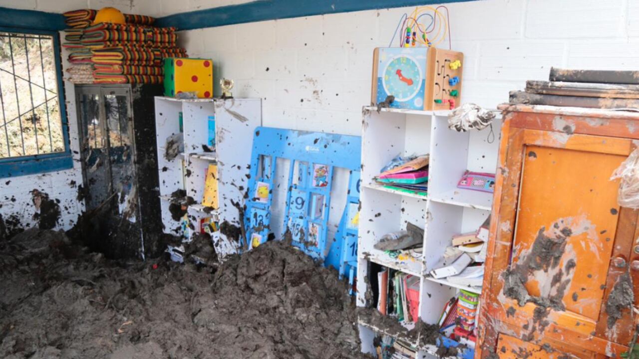 Deslizamiento de tierra en la escuela de la vereda El Porvenir de Andes.