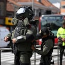 Personal antiexplosivos de la policía.