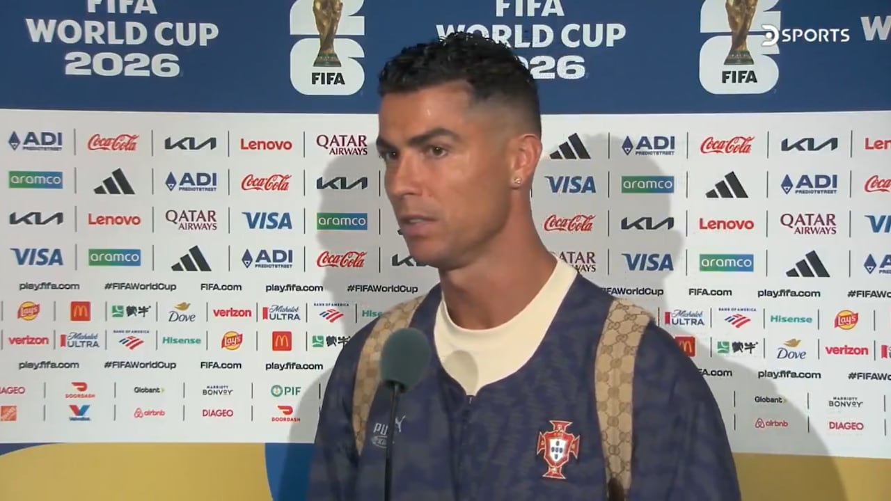 Cristiano Ronaldo habla en la TV internacional.