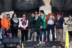 Bogotá. Mayo 1 de 2024. Cientos de personas, organizaciones sindicales y comunidades indígenas se movilizan en la capital por el Día del trabajo y ciertos sectores en apoyo al Presidente Gustavo Petro. (Colprensa - Lina Gasca)