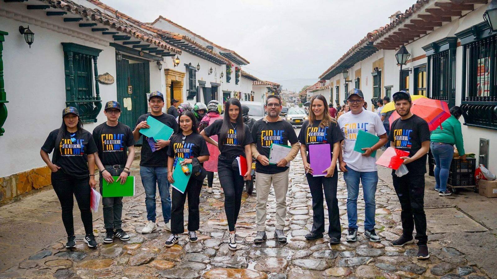 El exgobernador Juan Guillermo Zuluaga en correrías por el país.