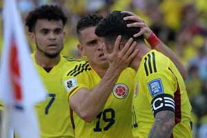 James Rodríguez y Rafael Santos Borré han sido compañeros en la Selección Colombia desde el 2019.