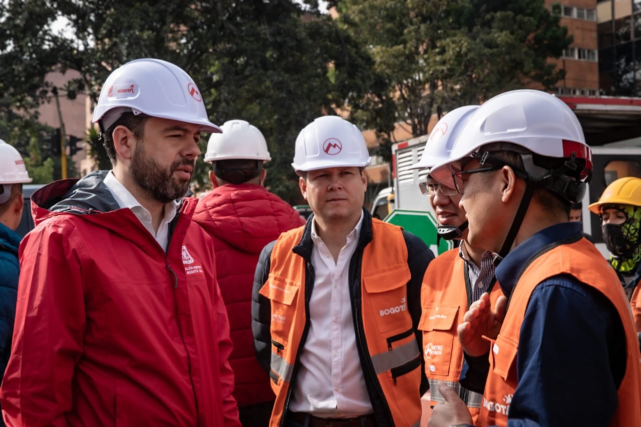 Alcalde Carlos Fernando Galán visitó las obras del intercambiador vial de la calle 72.