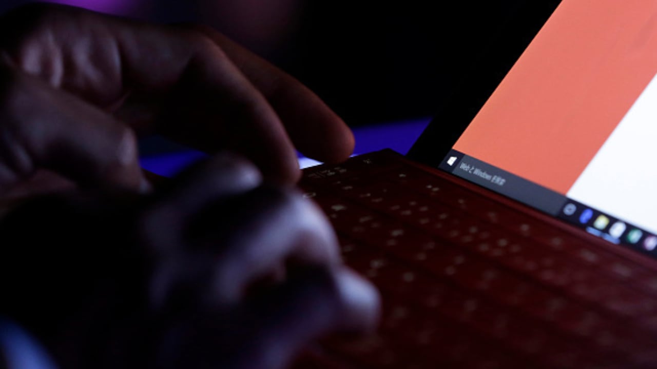 Sistemas Windows enfrentan nuevas amenazas luego de que se revelaran errores críticos aún sin solución.