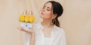 El empnredimeitno colopmbiano Negrón mezcla la floristería con la chocolatería y las fresas.