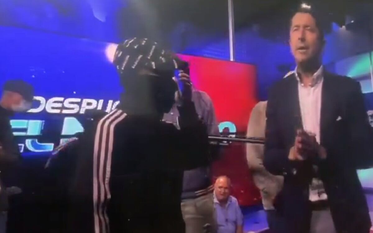 Imagen del presentador del canal del canal TC.