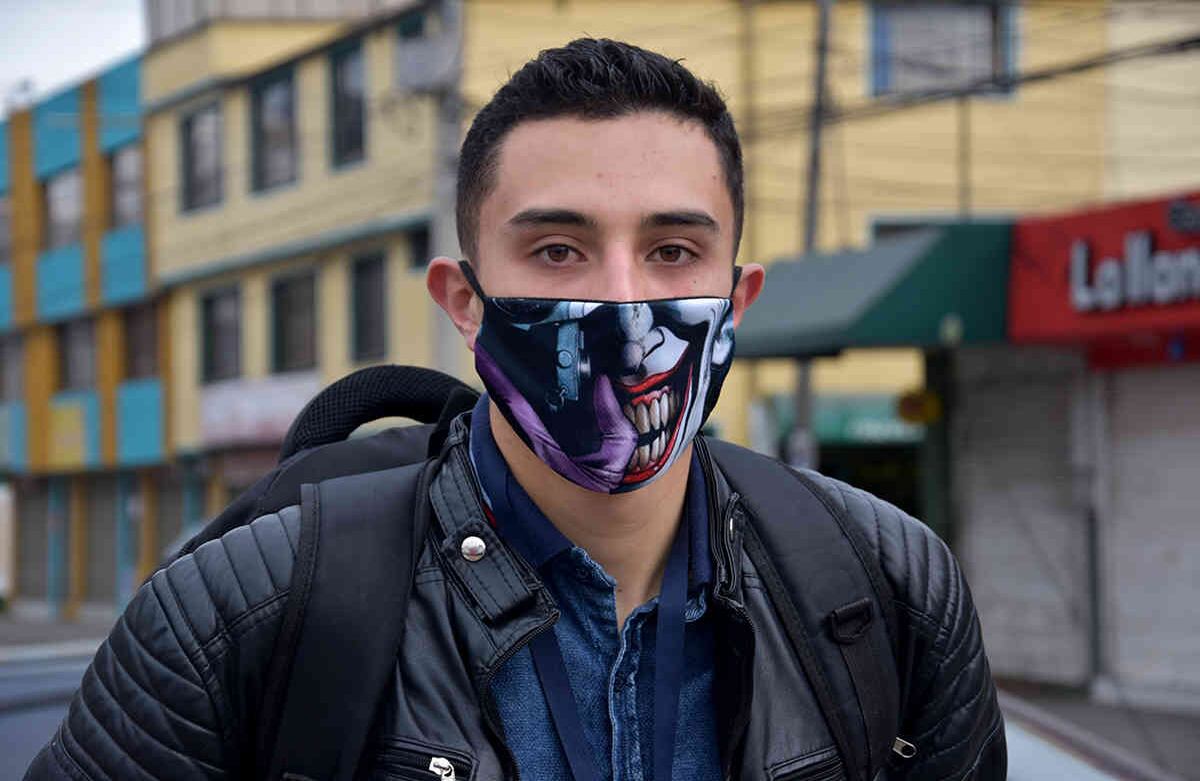 En su momento, la Asociación Colombiana de Infectología dijo que el uso de tapabocas sin coronavirus “no solo resultaría ineficaz sino riesgoso”. Alexandra Ruiz-SEMANA