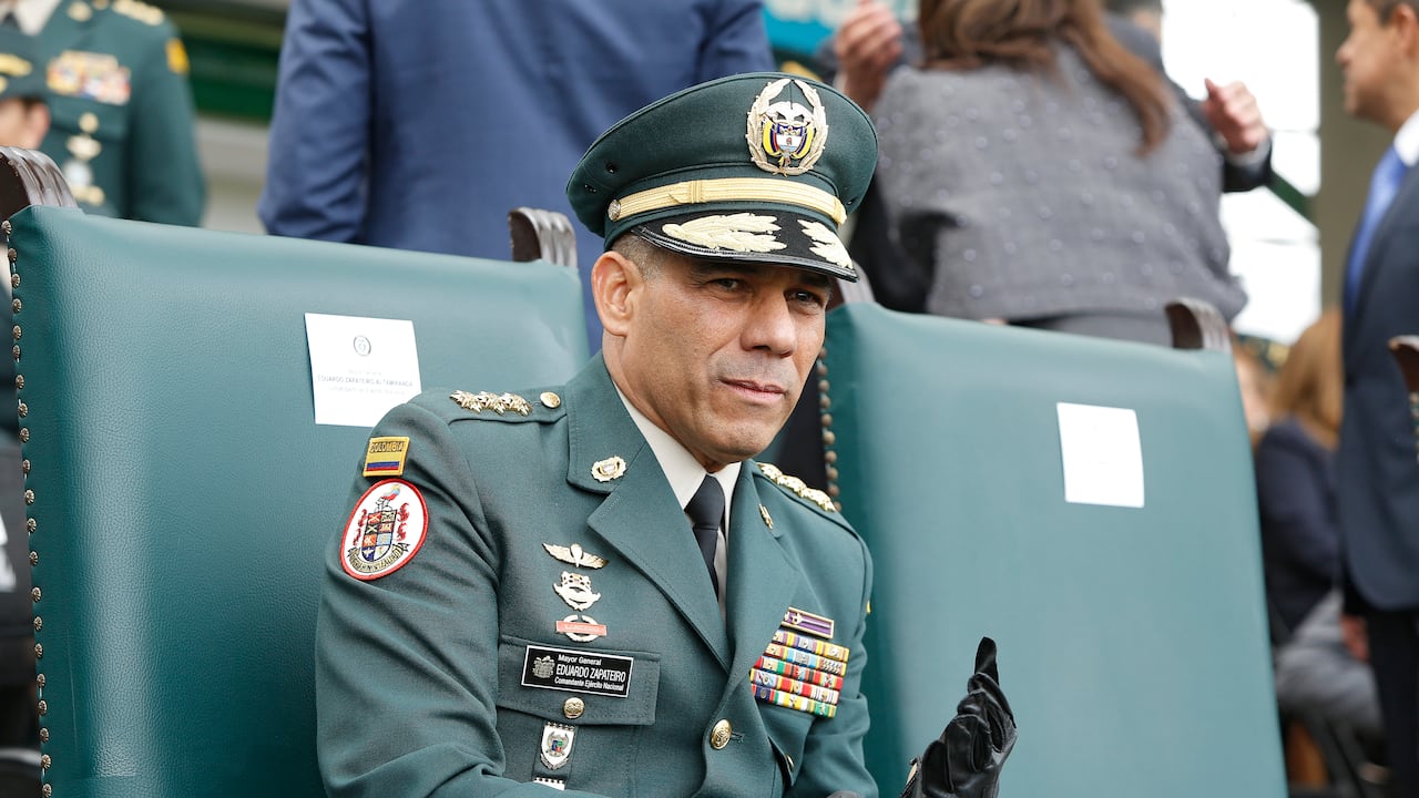 El general (r) Eduardo Zapateiro indicó que están buscando callarlo.