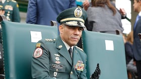 El general (r) Eduardo Zapateiro indicó que están buscando callarlo.