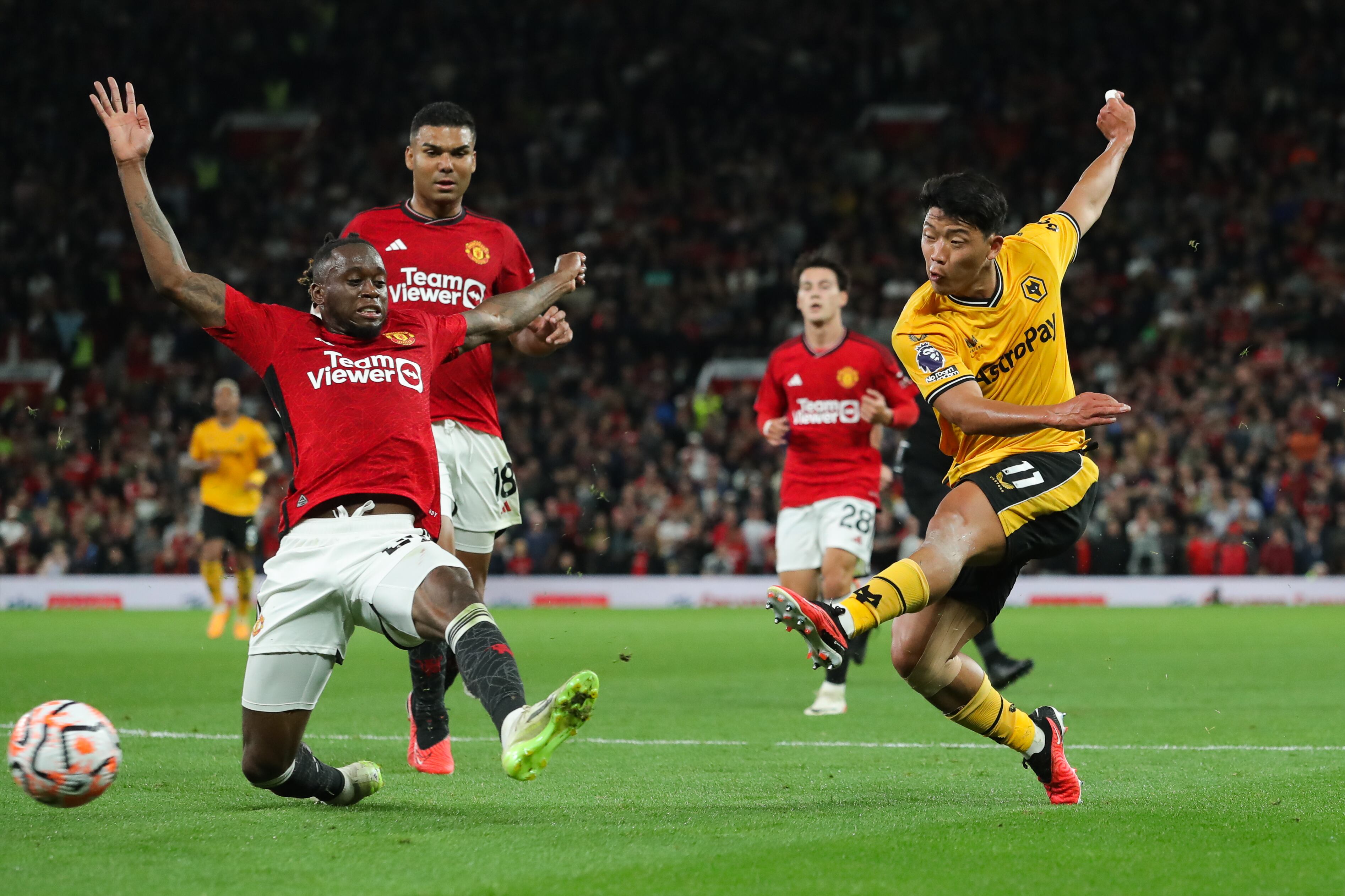 Manchester United v Wolverhampton Wanderers - Premier League