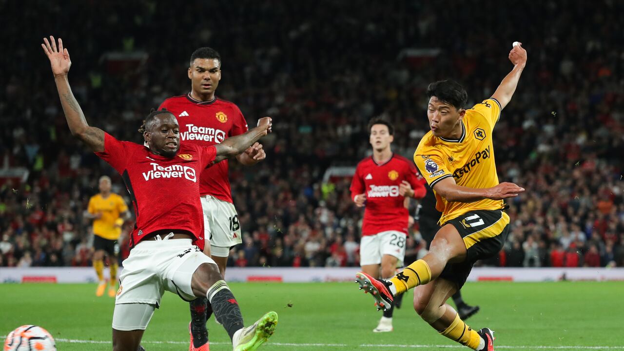 Manchester United v Wolverhampton Wanderers - Premier League