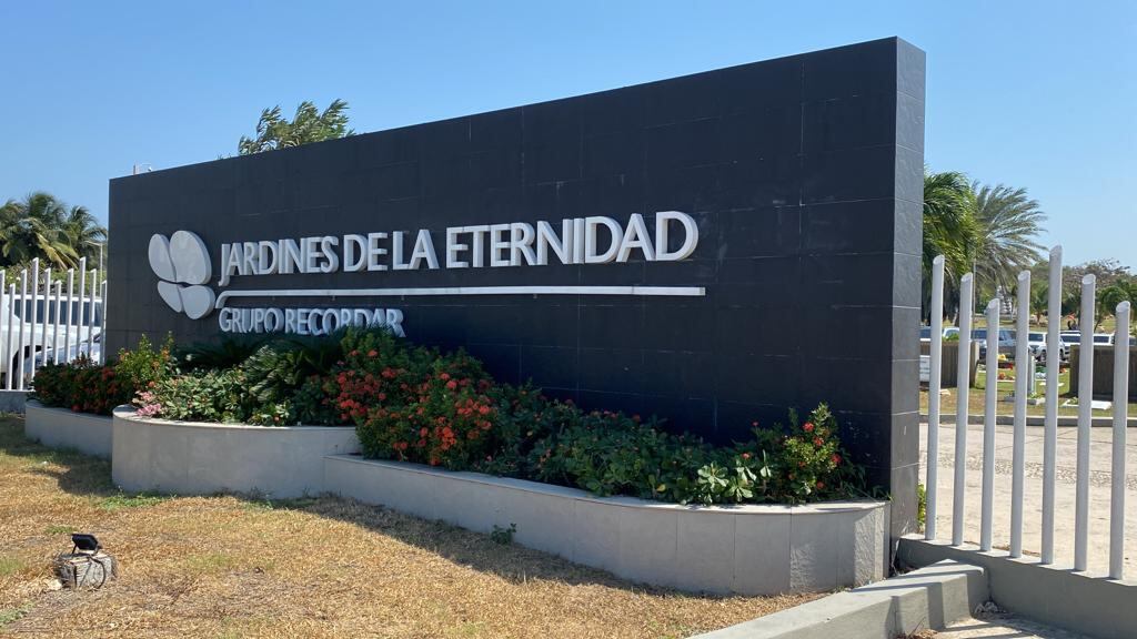 Murió Enilce López, alias La Gata. Su sepelio se desarrolló en el cementerio Jardines de la Eternidad en Barranquilla.