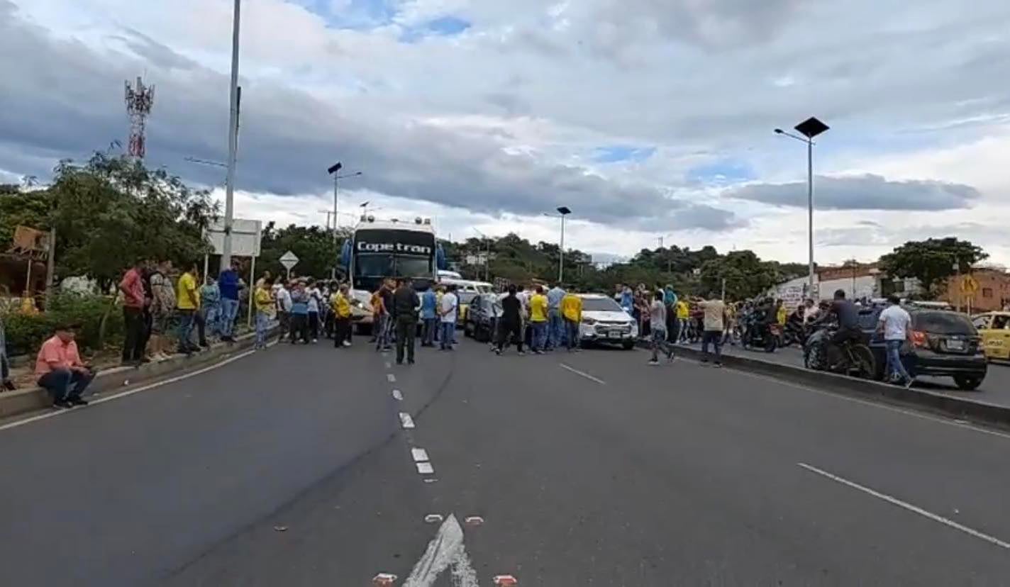 Bloqueo en el sector de la subida a la ciudadela Juan Atalaya, en Cúcuta.