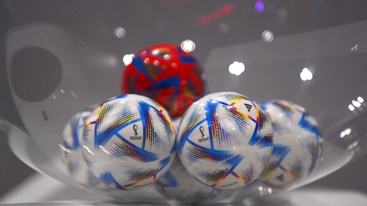 Una vista al bolillero antes del sorteo final de la 72ª Copa Mundial de la FIFA Qatar 2022 el 31 de marzo de 2022 en Doha, Qatar.