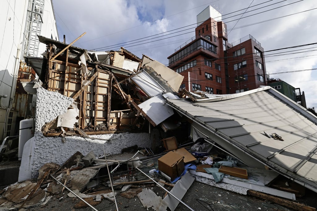 Se observa un edificio derrumbado tras un terremoto en Yatsushiro, prefectura de Kumamoto, el miércoles 29 de julio de 2026.