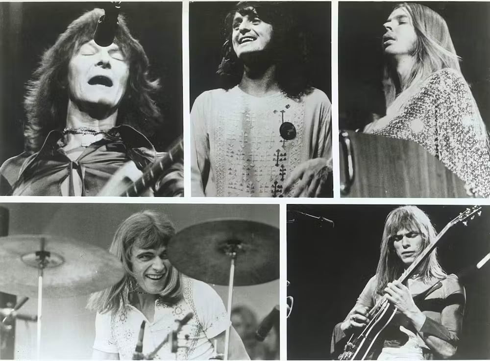 Foto de prensa de la banda Yes de 1973. De izquierda a derecha y de arriba a abajo, Chris Squire, Jon Anderson, Rick Wakeman, Alan White y Steve Howe. Atlantic Records