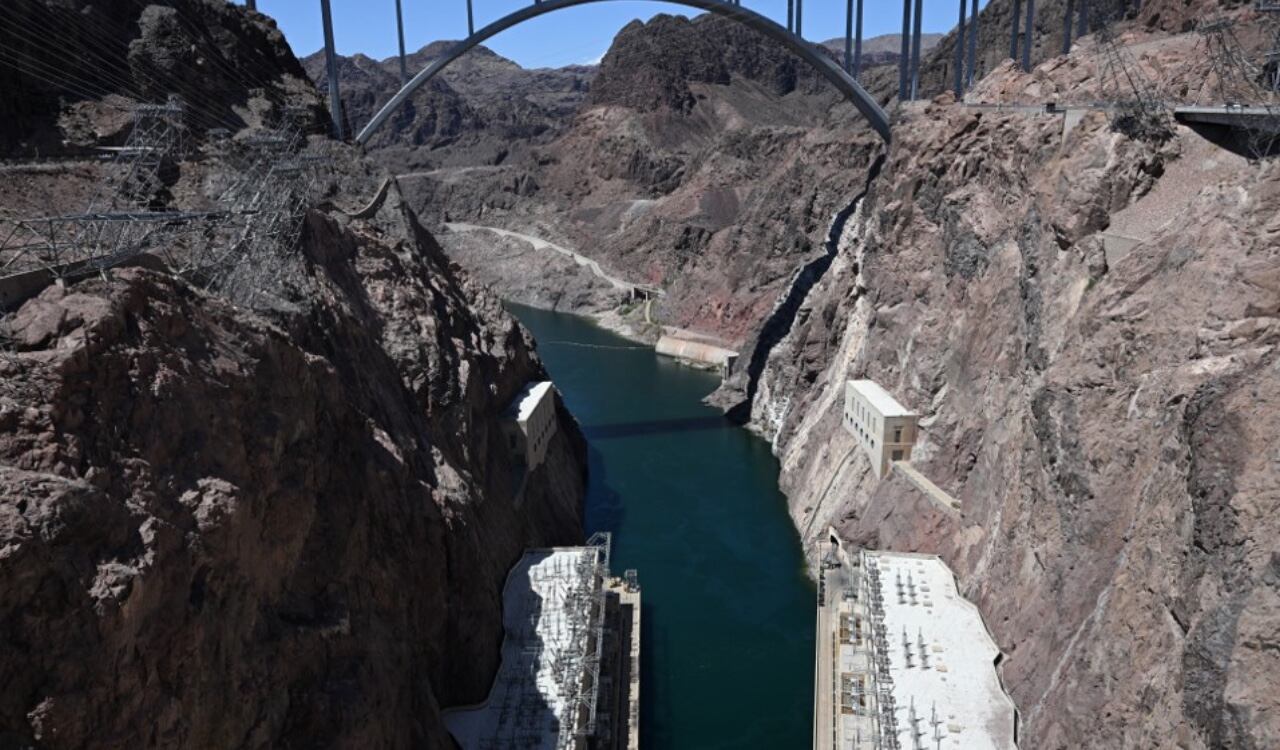 Los niveles de agua del río Colorado y de la represa Hoover son muy bajos