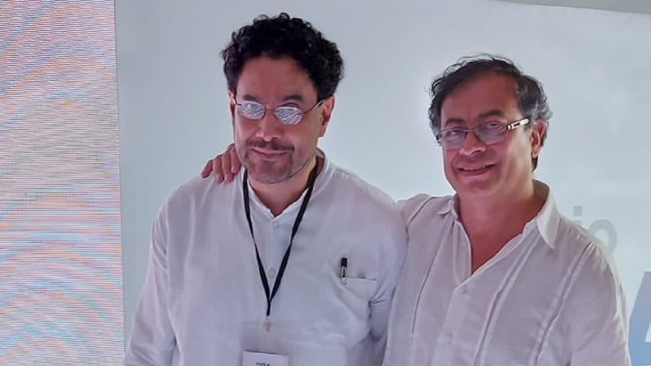 De izquierda a derecha: Iván Cepeda y Gustavo Petro.
