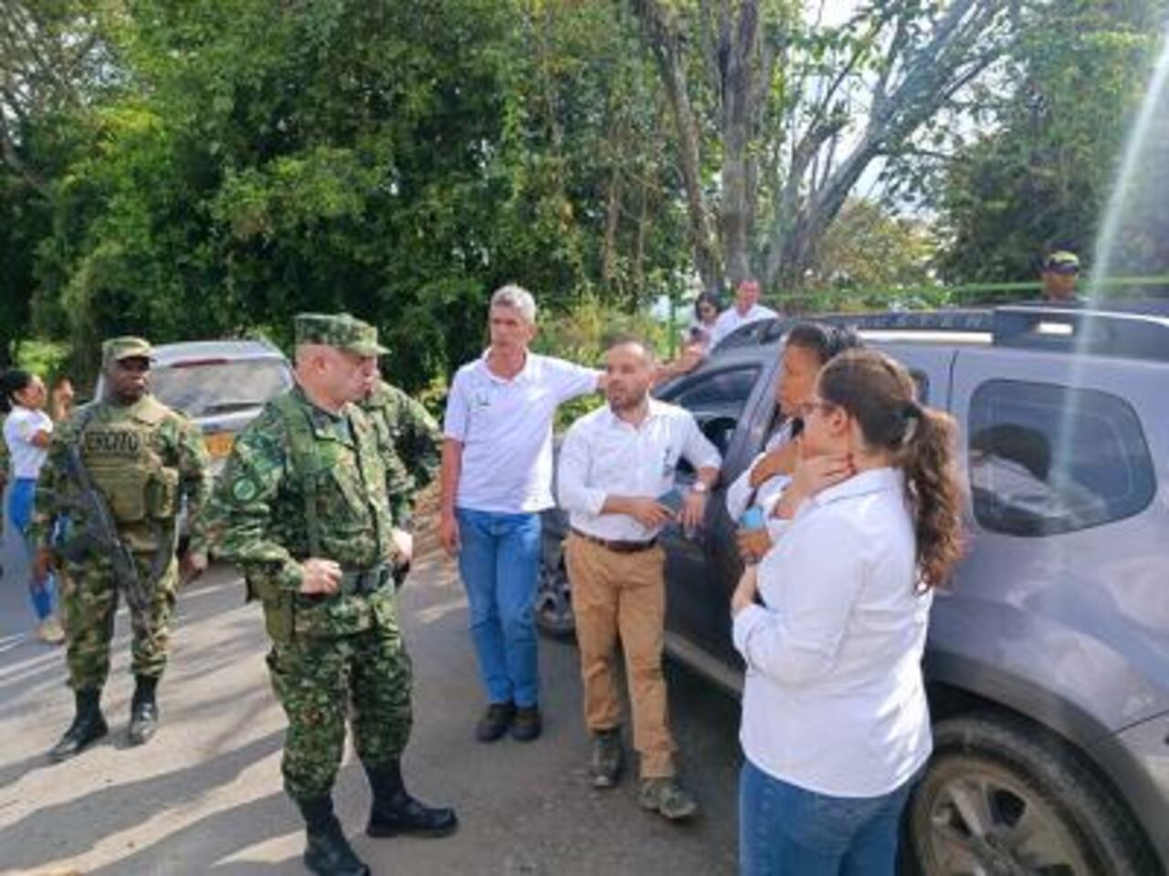 Periodistas, funcionarios de Asocaña y comunidades, estuvieron inmovilizados por dos horas tras hostigamientos en el Valle.