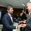 Claudia López con el minimistro de justicia.