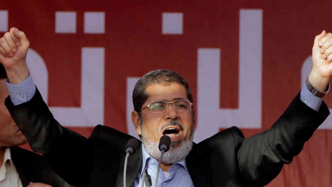 El polémico presidente, acusado de terrorismo, murió durante una audiencia en su contra.