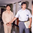 Mientras estaba detenido en Estados Unidos, Lehder fue visitado por el padre Rafael García Herreros, quien en la foto de la derecha aparece con la hija del capo.