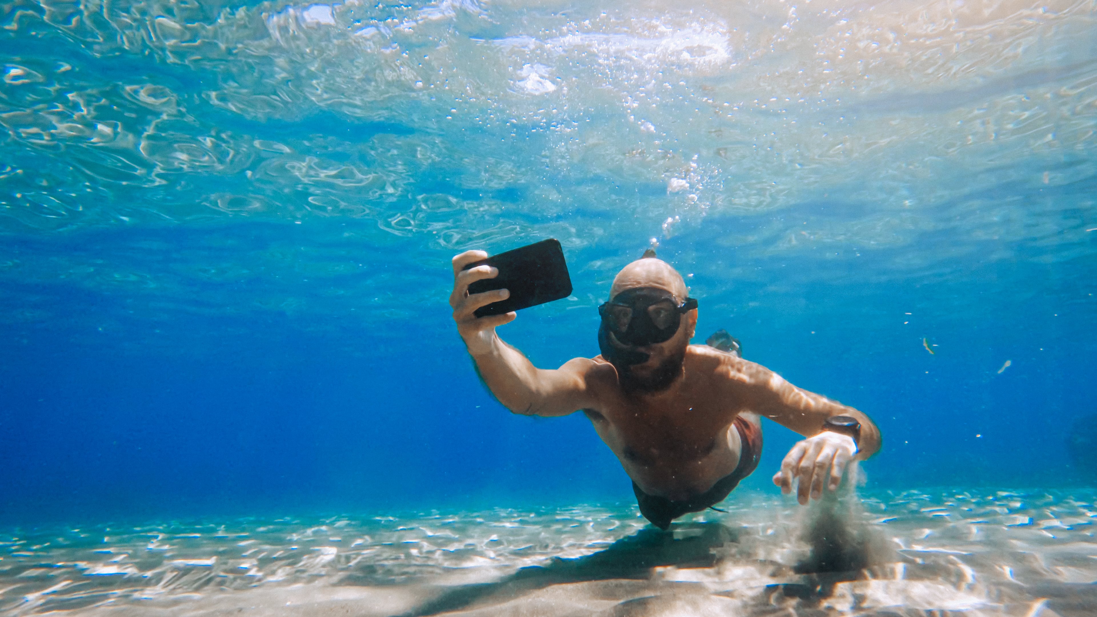 Verificar la certificación IP es el primer paso antes de tomar fotos subacuáticas.