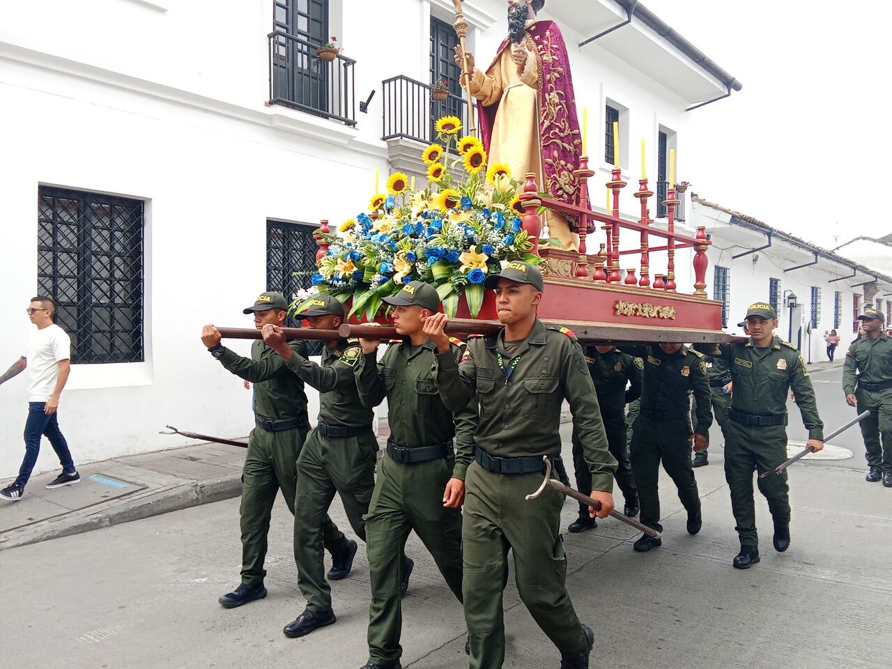 Los integrantes de la Policía Metropolitana de Popayán también participan en los eventos religiosos que se adelantan durante la Semana.