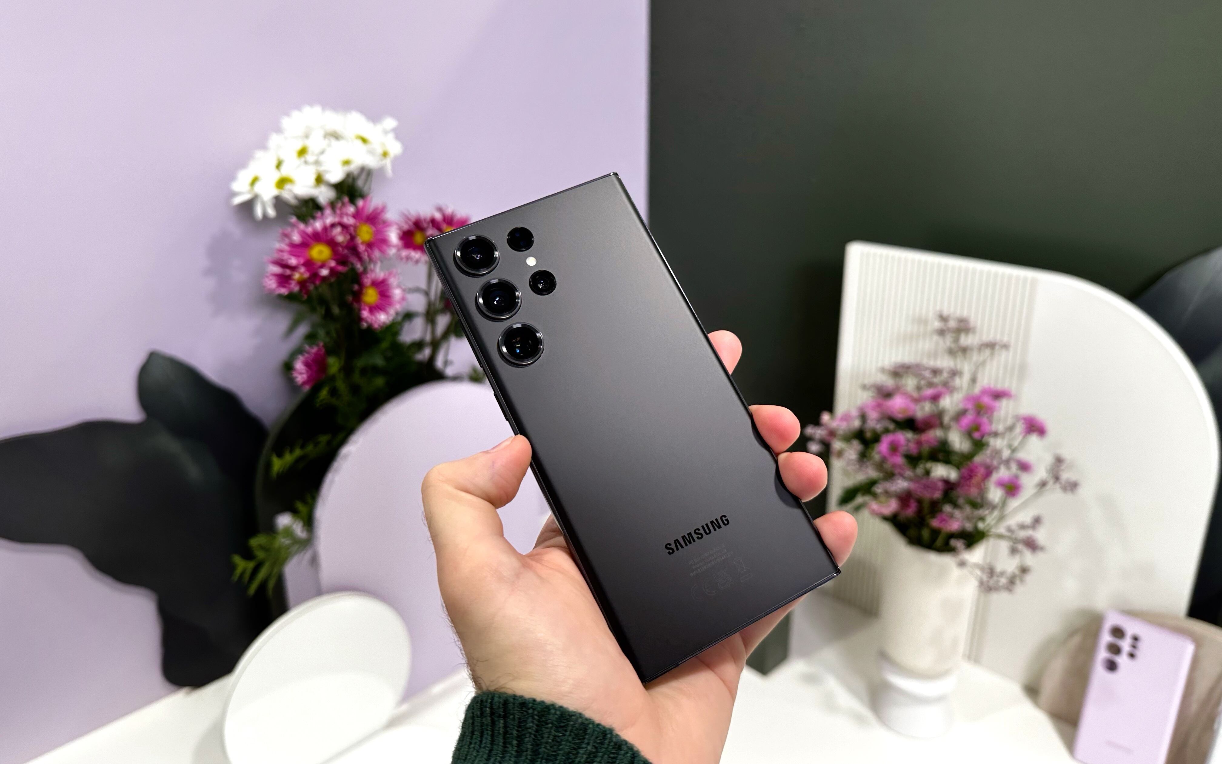 Galaxy S23 Ultra en color negro.