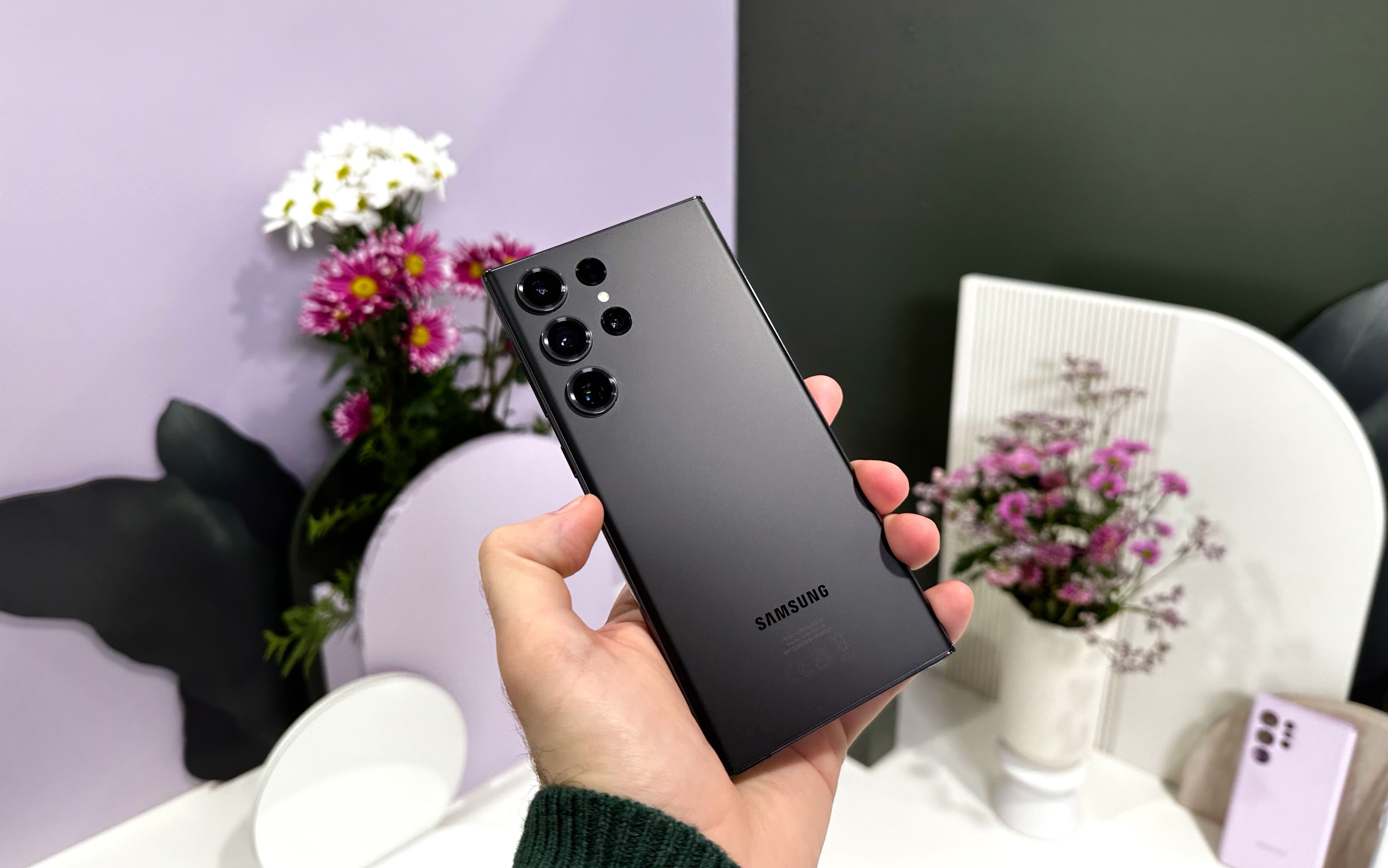 Galaxy S23 Ultra en color negro.