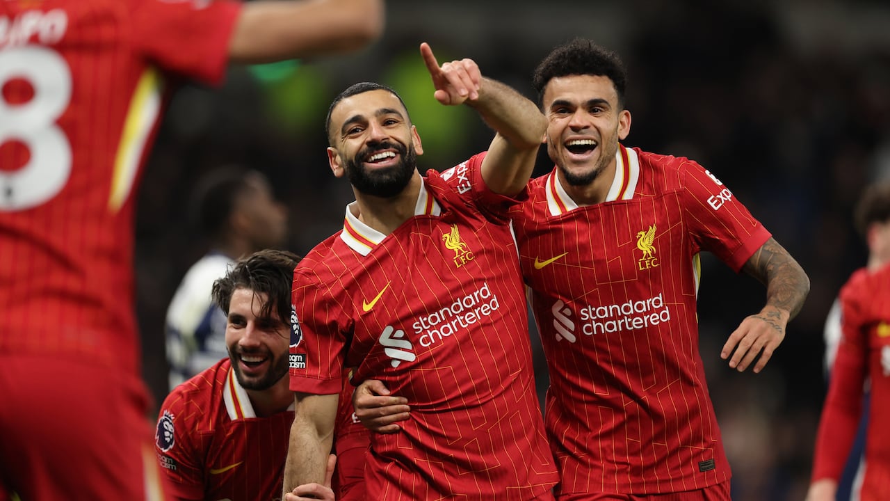 Lucho y sus compañeros ganaron con autoridad en la capital inglesa.